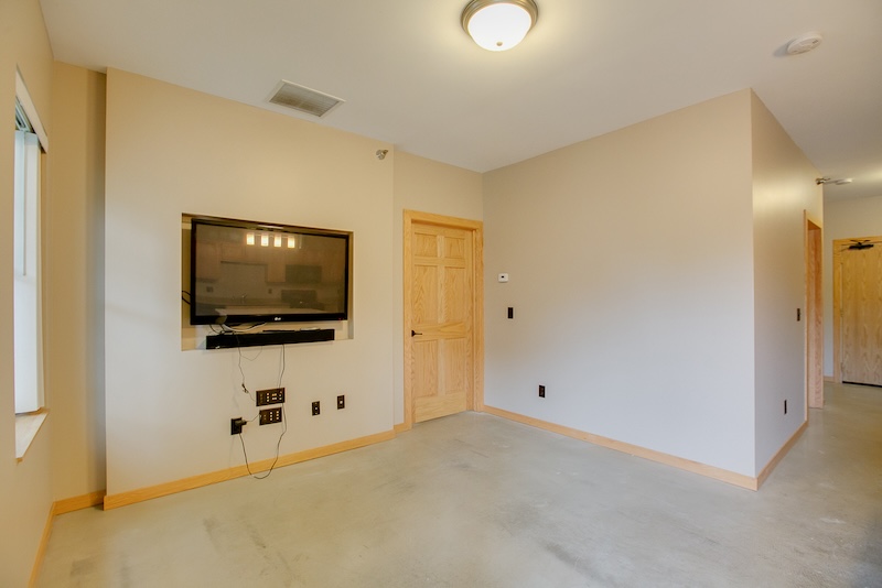 the freund haus minneapolis college apartments athens 4br living area 2