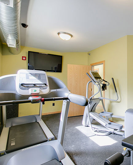 the freund haus minneapolis college apartments features fitness center top