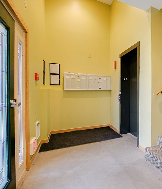 the freund haus minneapolis college apartments features on site management bottom