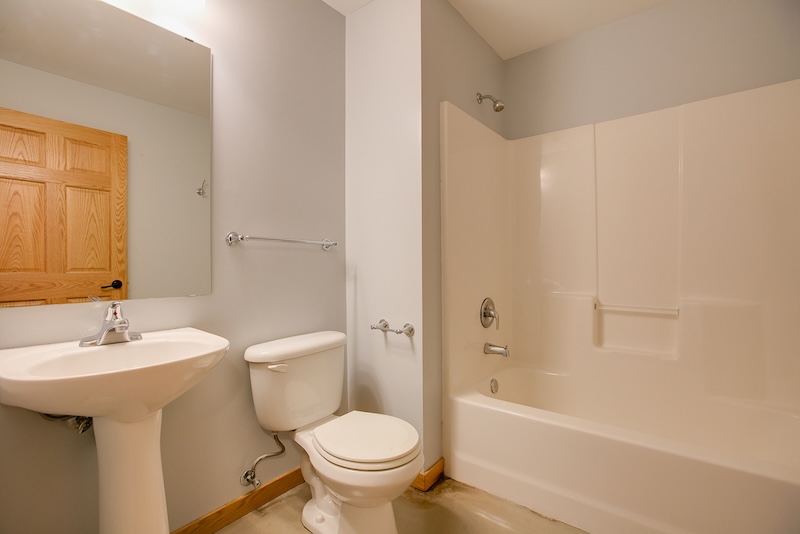 the freund haus minneapolis college apartments milan 4br bathroom 3