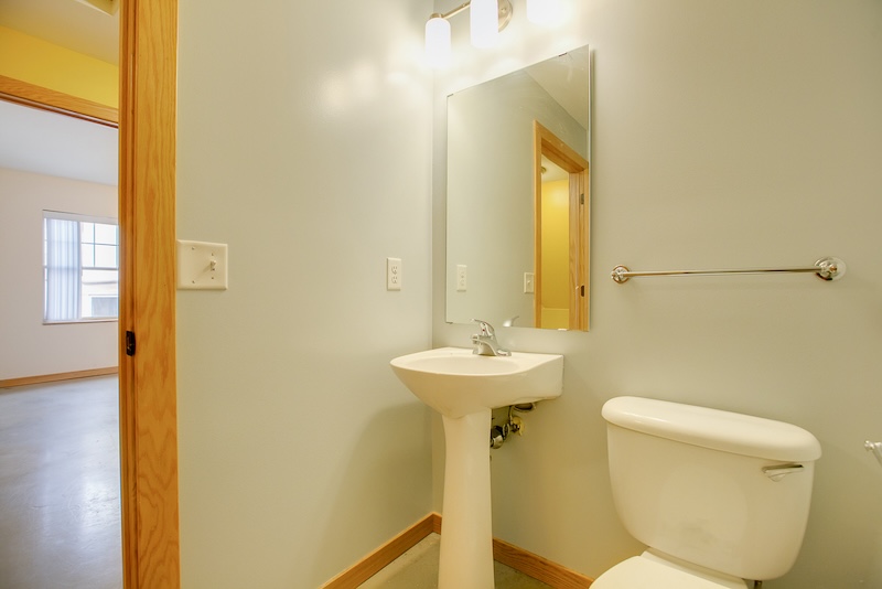 the freund haus minneapolis college apartments milan 4br bathroom 4