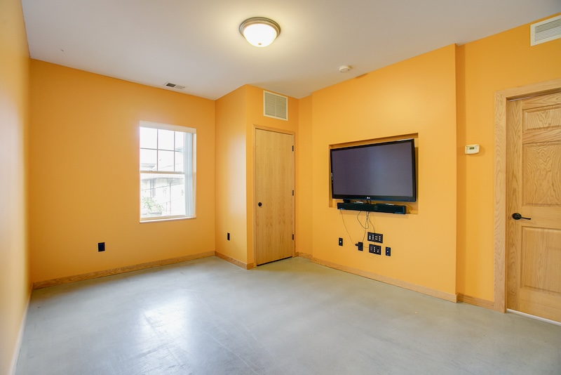 the freund haus minneapolis college apartments milan 4br living space 6