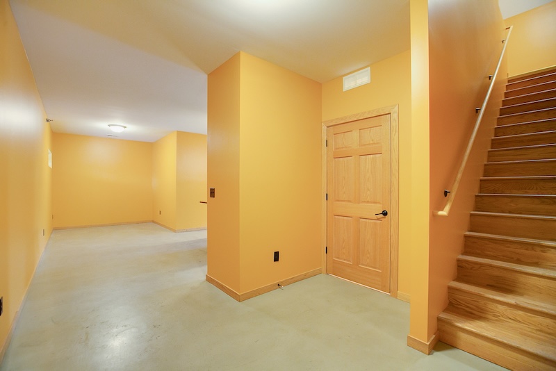 the freund haus minneapolis college apartments milan 4br stairs