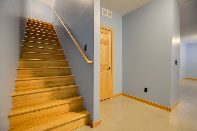 the freund haus minneapolis college apartments oslo 4br stairs 2