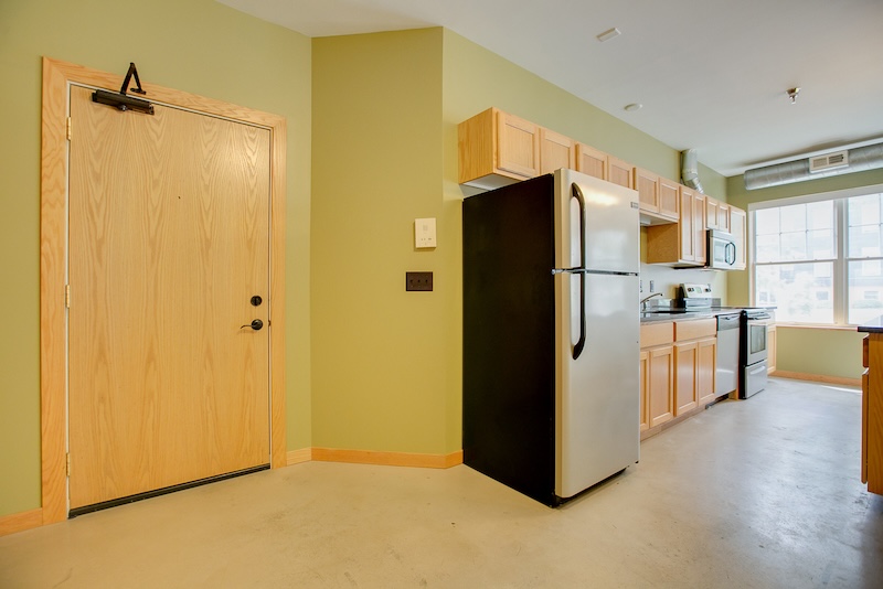 the freund haus minneapolis college apartments prague 4br kitchen 1