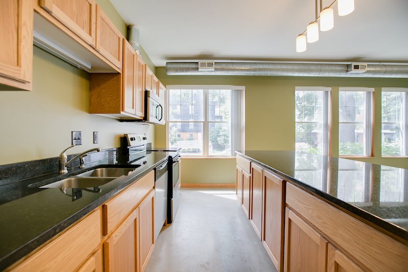 the freund haus minneapolis college apartments prague 4br kitchen windows 7