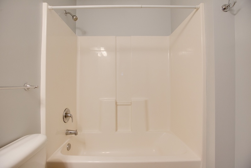 the freund haus minneapolis college apartments prague 4br shower 18