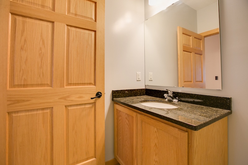 the freund haus minneapolis college apartments prague 4br vanity 13